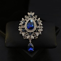 Vintage Teardrop Crystal Brooch Pin with Teardrop Pendant Elegant Rhinestone Des