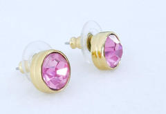 STUNNiNG SWAROVSKi SOLiTAiRE PiNK CRYSTAL GOLD BEZEL PiERCED POST EARRiNGS