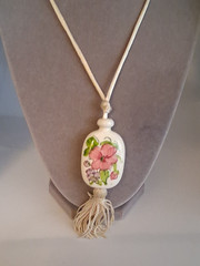 1970s Vintage Avon Ceramic Floral Pink Painted Pendant Necklace Silk Tassel 23″