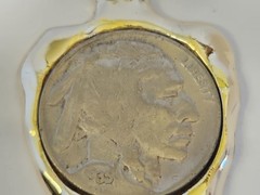 Vintage Arrowhead 1935 Buffalo Nickel Pendant Necklace Goldtone Silvertone