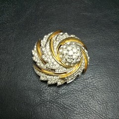 Vintage Jewlery Signed JOMAZ Clear Rhinestones Pin Brooch. 8216