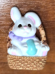 Vintage 90’s Hallmark Cards Spring Easter Bunny Rabbit In A Basket Pin / Brooch