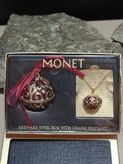 Monet 2008 Keepsake Jewel Box w/Star Ball Charm Pendent Necklace Gold -Tone Red