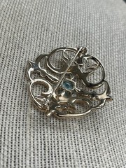 Pretty 1.82″ Gold tone metal blue and clear stone brooch