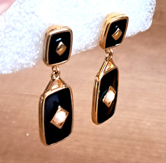 Vintage Monet Black Enamel Gold Tone Pearl Dangle Drop Clip On Earrings