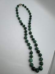 BEAUTIFUL VINTAGE GRADUATING IN SIZE MALACHITE BEADED NECKLACE 22″ INCHES