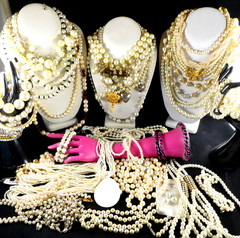 Huge Vintage Faux Pearl Jewelry Lot 4 lbs 30 Necklaces Bracelets 40 Piece Lot