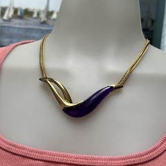 VINTAGE PARKLANE GOLD TONE & PURPLE LUCITE SWIRL & WIDE BRAIDED CHAIN NECKLACE