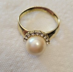 Vtg AJC Signed 80’s Faux Pearl Rhinestone Gold tone Ring Statement Brooch Pin