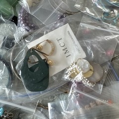 Huge Vintage Costume Jewelry Lot. $900+ Retail. Too For Pictures-107 Pieces