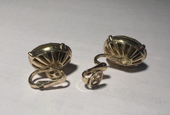 Stunning Vintage Trifari Green Glass Clip Earrings, Perfect!