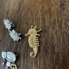 VTG Avon Egyptian Necklace Trifari Earrings Seahorse Brooch Chicos Cat Brooch ￼