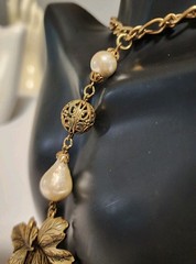 Vintage 90’s Brasstone LEAF & Faux Pearl Pendant 30″ Adjustable Opera Necklace