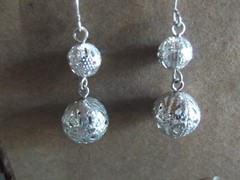 1 Pair Old 1″in Metal Silver Tone Holiday Balls Dangle Earrings