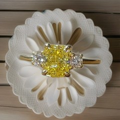 14k Yellow Gold Ring 1.81CT.Natural Fancy Vivid Yellow Diamond Cushion GIA CERT