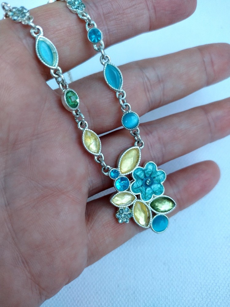 Lovely vintage chain with pendants floral topic