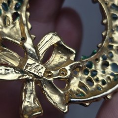 Vtg AAI CHRISTMAS WREATH BOW Brooch Pin green red Rhinestone