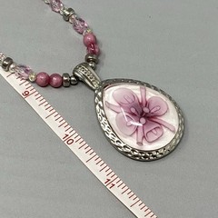 Pink Dichroic Glass Pendant Necklace Silver Tone Chain Acrylic Beads Collar 18″