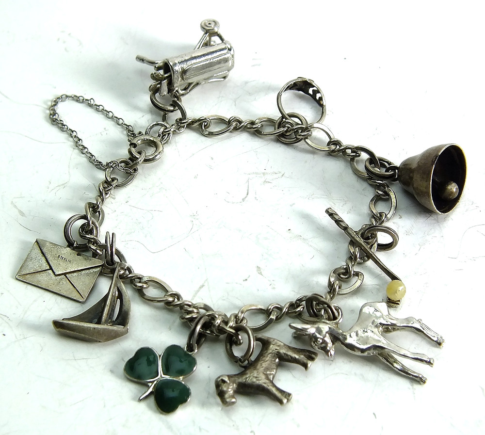 Vintage WINARD Sterling Silver Charm Bracelet With 9 Charms – 7+ inches