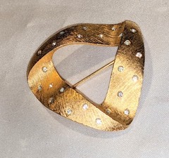 Vintage Matte Gold Tone Modernist Freeform Brooch with Tiny Crystals