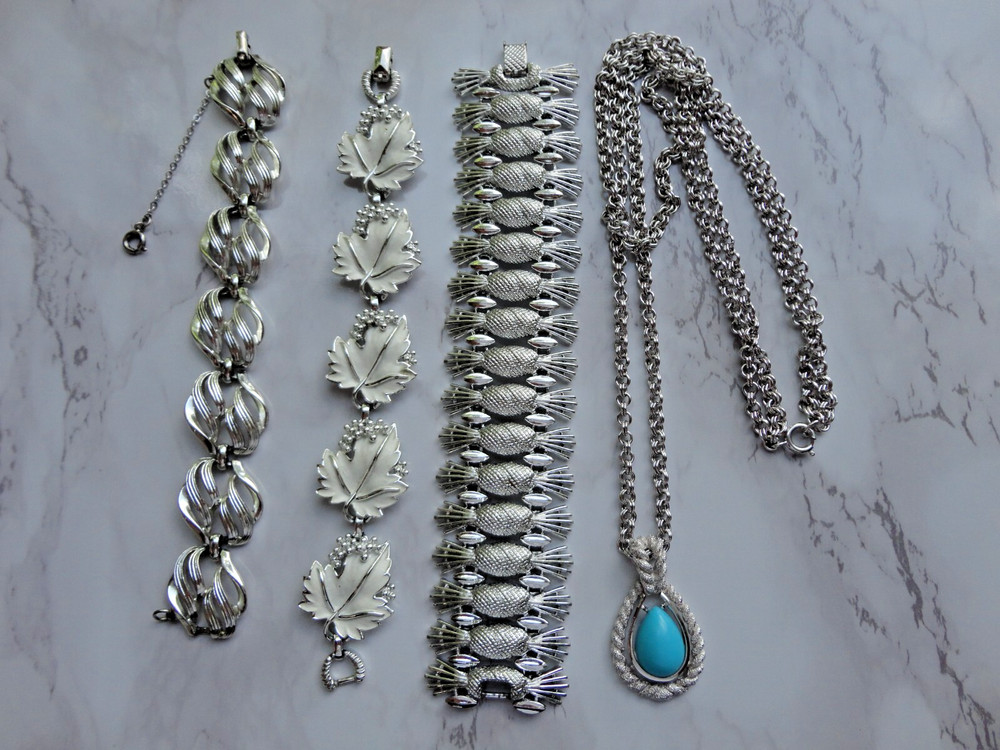 LOT OF 4 VTG SARAH COV CORO AVON SILVERTONE ENAMEL FAUX STONE BRACELETS NECKLACE