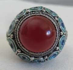 UNISEX SIZE 10 BOLD CHINA EXPORT STERLING RING, PEACOCK ENAMEL & CARNELIAN, 11GR