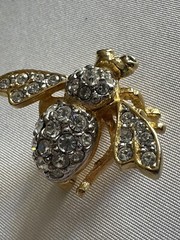 Small Vintage Joan Rivers Pave Clear Crystal Rhinestone Queen Bee Pin Brooch W2