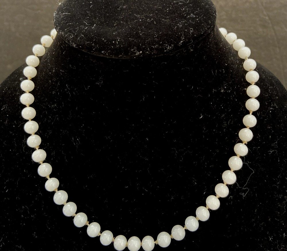 Vintage Jewlery Signed NAPIER 18” Milkglass Beads Necklace. 8074