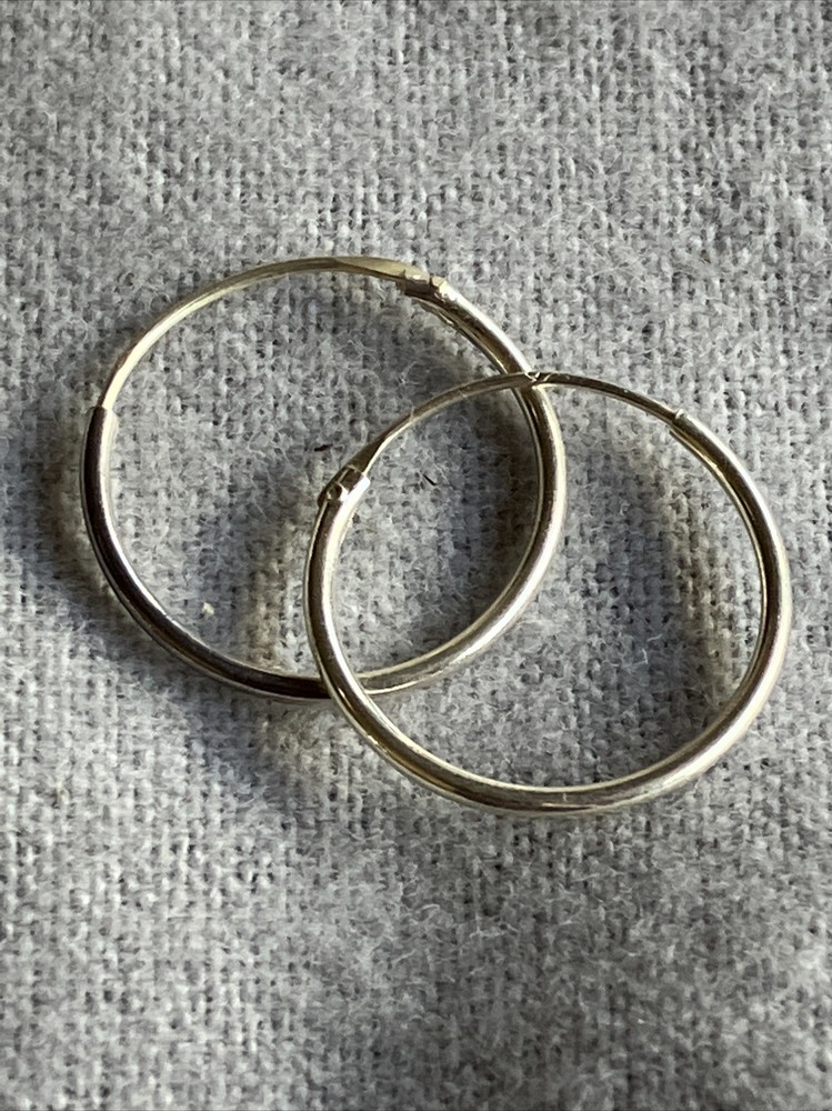 Vintage 925 Sterling Silver 3/4″ 1mm Hollow Hoop Earrings 0.6 Grams ~ J33