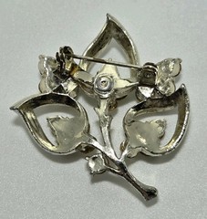VTG Silver Tone Leaf & Clear Rhinestone Brooch Pin Dimensional Unknown Brand