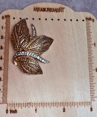 Vintage ART Gold Tone Rhinestone Leaf Brooch Signed Costume Jewelry Art Mode
