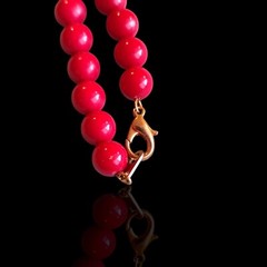 Vintage 32in Gold Tone Cherry Red Acrylic Plastic Statement Necklace Beaded