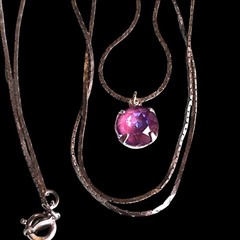 Vtg Silver Tone Red Shifting Blue Saphiret Glass Necklace 21in