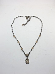 VTG LIZ PALACIOS CREAM COLOR PEARL W/COGNAC RHINESTONE/CRYSTAL DAINTY NECKLACE