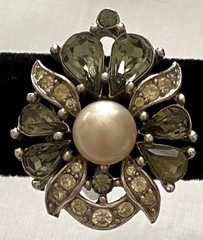 Vtg CROWN TRIFARI Silver-Tone Smoky Gray & Clear Rhinestone Faux Pearl Earrings