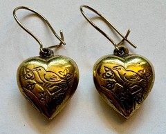 VINTAGE HEART BRASS PUFF W BIRD DESIGNS BOTH SIDES CHARM 5/8 OF 1″ EARRINGS