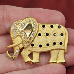 Vintage TONA Signed ELEPHANT BROOCH Gold Toned Metal – Black & Clear Rhinestones