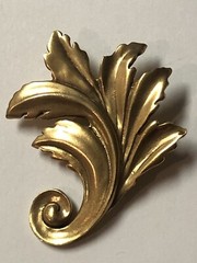 Vintage Signed MMA 1995 Metropolitan Museum of Art Gold Tone Leaf Pin MA 051522@