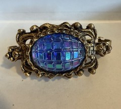 vtg Goldtone Hinged Scarf Clip w/ ColorGlass iridescent cabochon victorian style