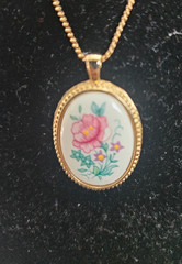 Vintage Fuller Brush Company Floral Fantasy Neck Pendant (JLY0281)
