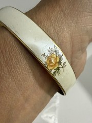 VINTAGE ENAMEL ROSE BRACELET GOLD TONE JAPAN 2.5 INCHES IN DIAMETER