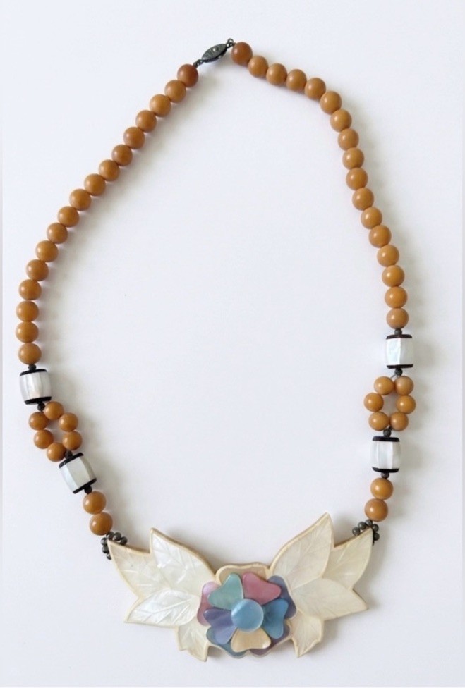 Vintage Lee Sands Mother of Pearl Inlay Floral Pendant Necklace