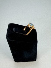 Vintage Gold Tone Blue Teardrop CZ Ring Pear Stone Leaf Design Size 7.25