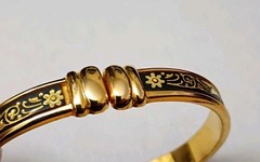Vintage Damascene Bird Spring Hinged Bracelet Ornate Gold Tone & Black 6-3/4″