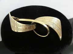 VTG RARE HEAVY GOLD PLATED GERMAN DESIGNER Signed BOW BROOCH