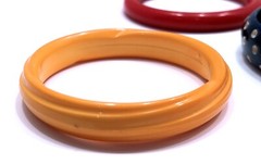 LOT of 13 VINTAGE PLASTIC BANGLE BRACELETS in VARIOUS COLORS & DESIGNS (Lot #5)