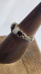 Vintage 375 9K Yellow Gold Opal & Almandine Garnet Ring Size 6.75