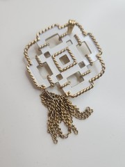 Avon Bow Brooch Vintage Gold Tone With White Enamel And Dangle Tassel Signed Pin
