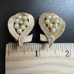 Vintage Mode Art Clip On Earrings Faux Pearl Rhinestone Brushed Gold Tone