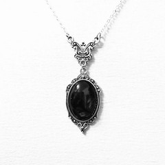 Gothic Blood Red Quartz Pendant Necklace Vampire Witch Choker Women Jewelry